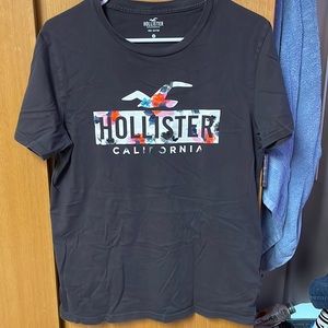 Men’s Hollister Curved Hem T-Shirt